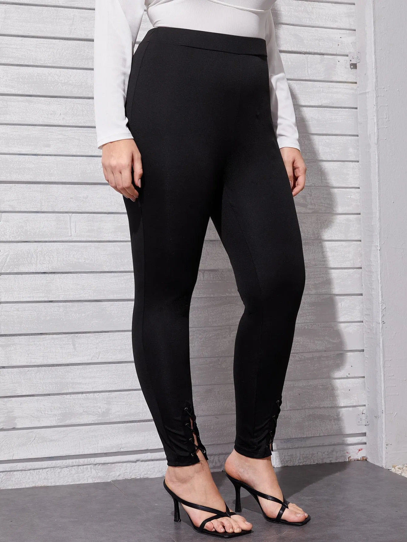 Plain Criss Cross Cropped Plus Size Leggings